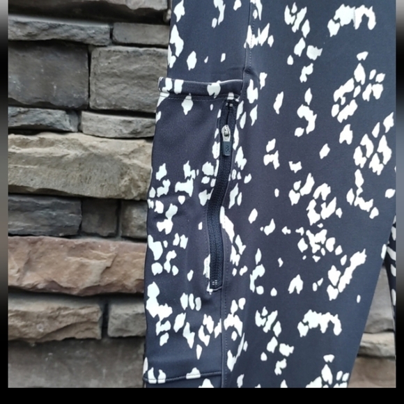 LOFT Lou & Grey Spotted Feel Good Leggings Medium - Picture 5 of 11